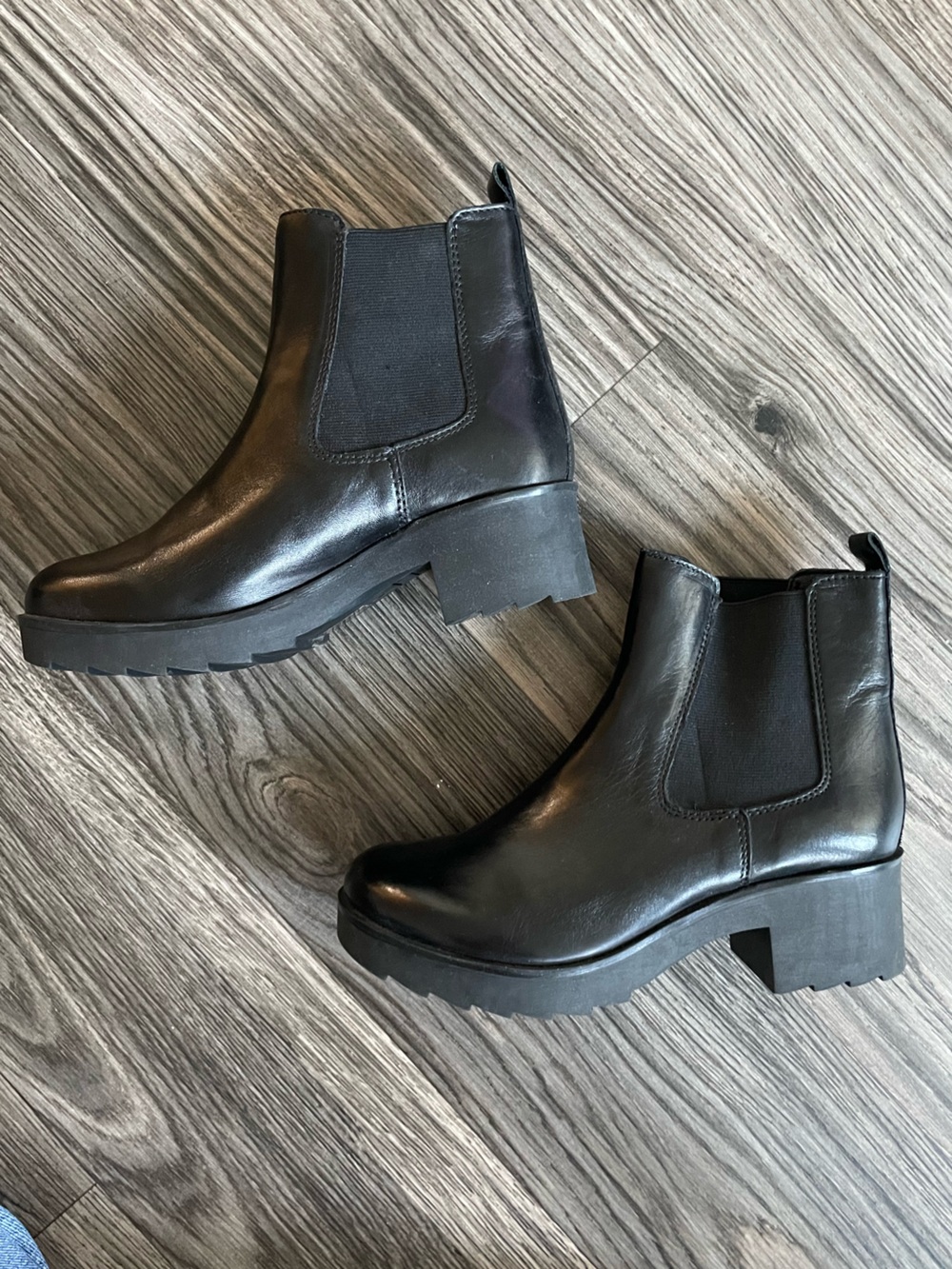 Oker Leather Chelsea Heeled Boots